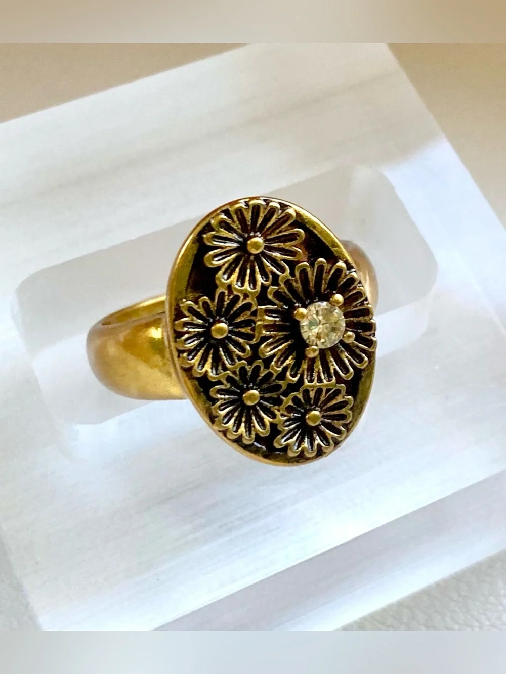 Daisy Ring with Black Floral Design and Central Clear Stone #daisy #floral
